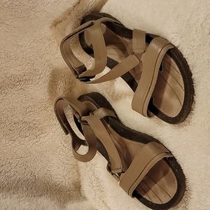 Teva Womens Cabrillo Crossover Sandal 9.5 in Dune